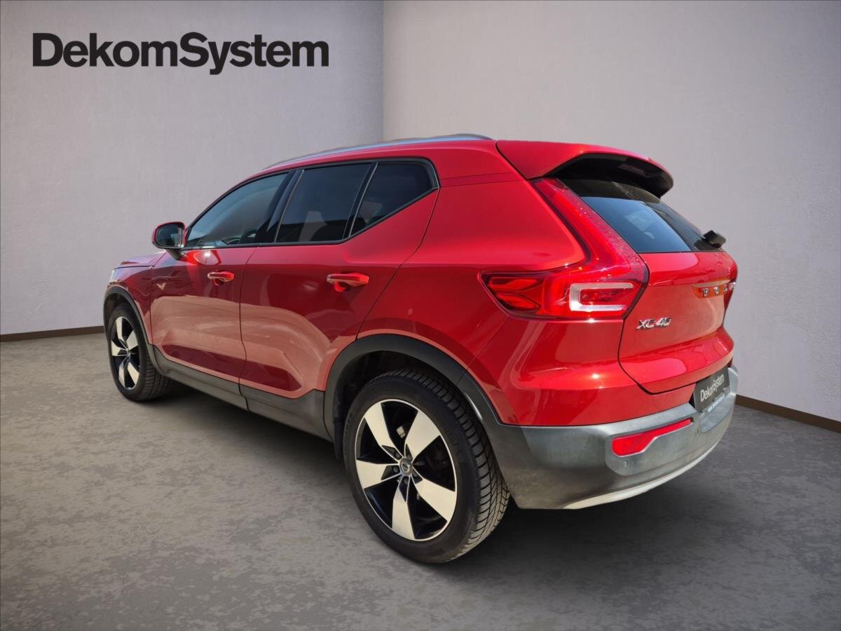 Volvo XC40 SUV / Terénní 2,0 l 145 kw