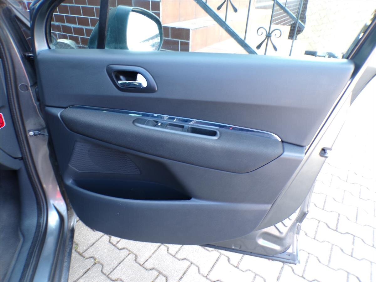 Peugeot 5008 Kombi 1,6 l 115 kw