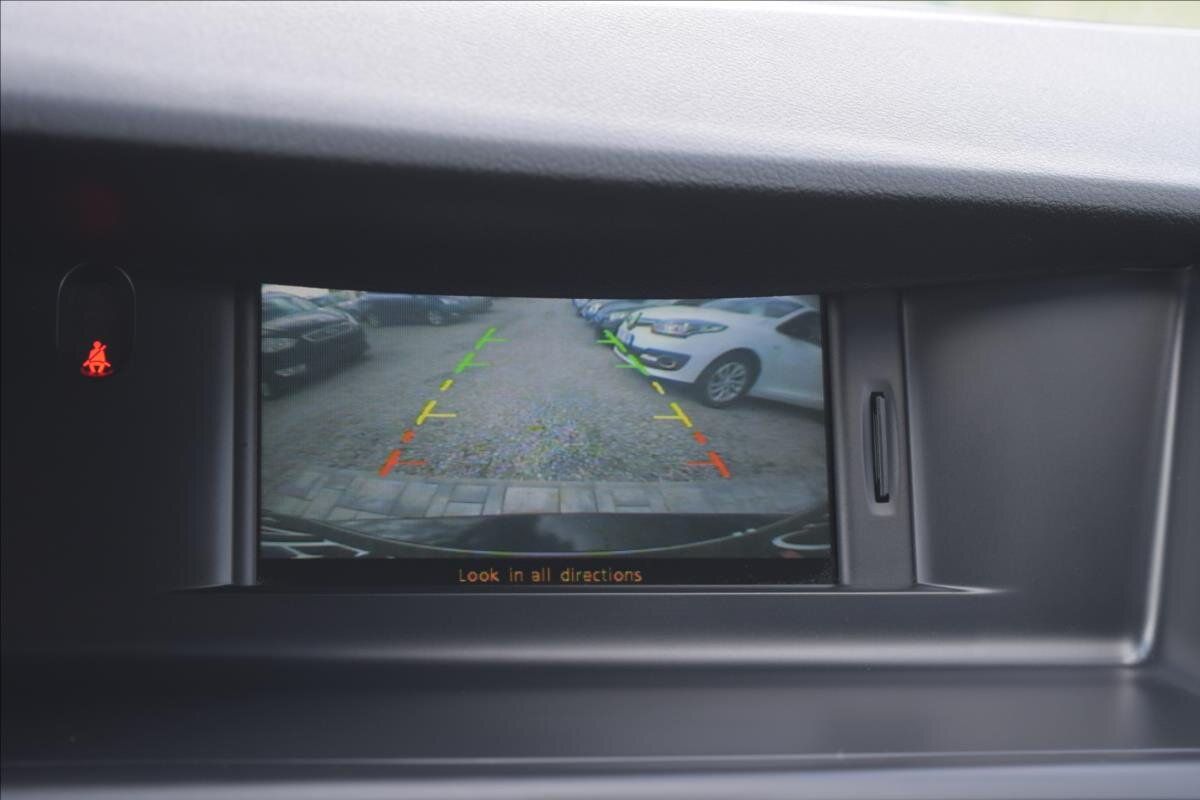 Renault Latitude Sedan / Limuzína 2,0 l 110 kw