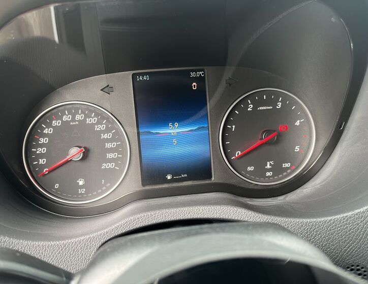 Mercedes-Benz Sprinter 11