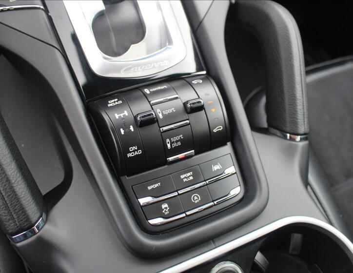 Porsche Cayenne SUV 4,1 l 283 kw