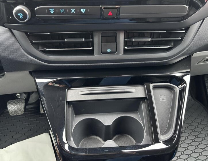 Ford Tourneo Custom 37