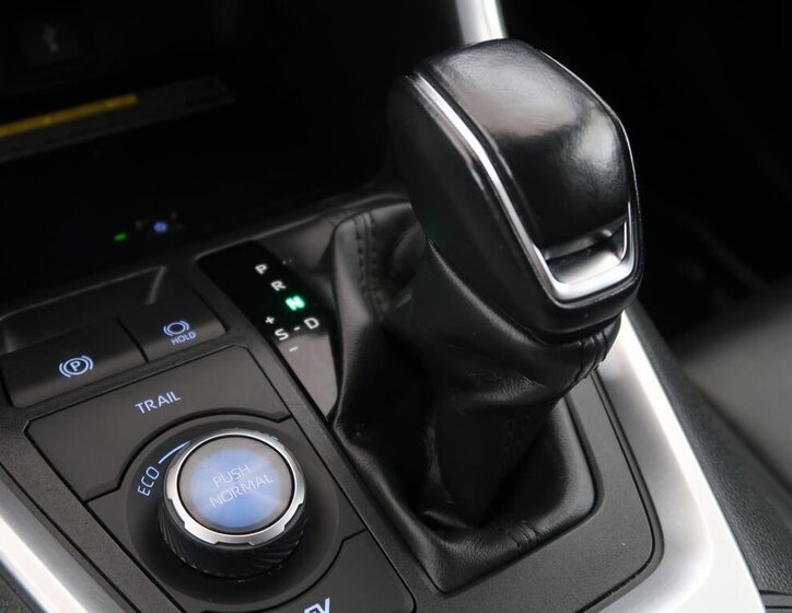 Toyota RAV4 SUV / Terénní 2,5 l 131 kw