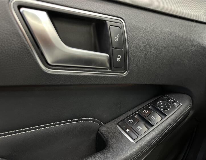 Mercedes-Benz Třídy E 12