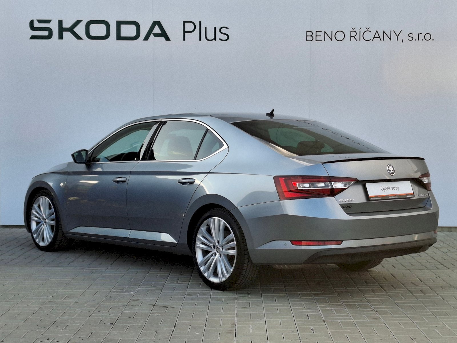 Škoda Superb Sedan / Limuzína 2,0 l 140 kw