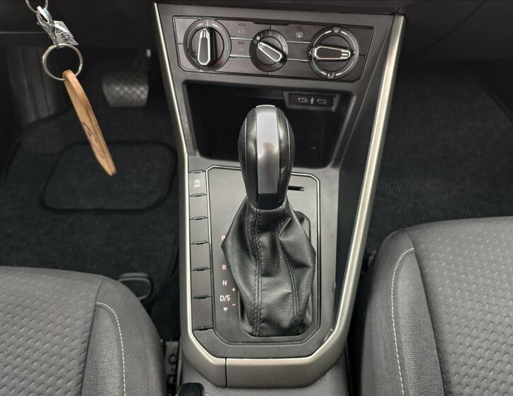 Volkswagen Polo Hatchback 999,0 70 kw