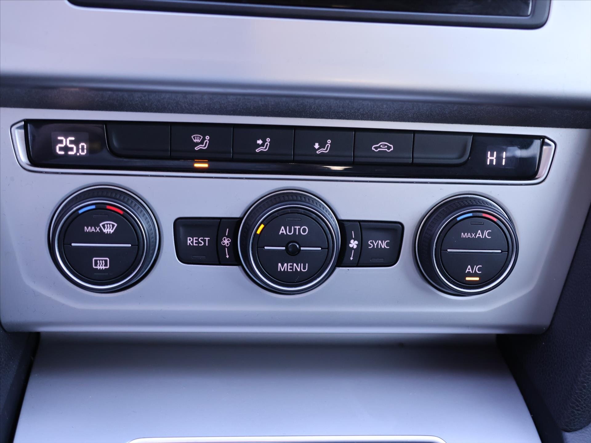 Volkswagen Passat Sedan / Limuzína 1,4 l 110 kw