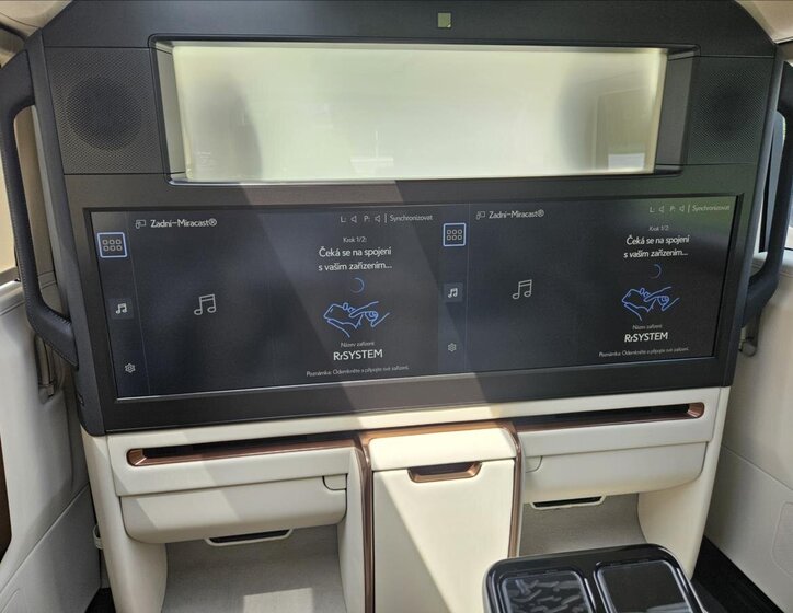 Lexus LM 350h VAN / Minibus 2,5 l 140 kw