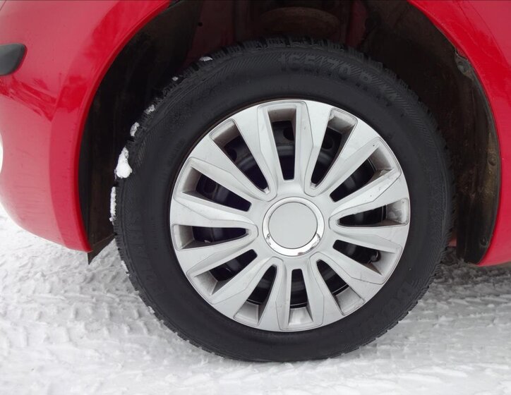 Toyota Yaris Hatchback 998,0 51 kw