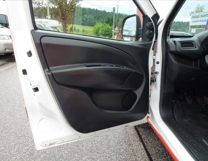 Opel Combo Skříň 1,2 l 66 kw