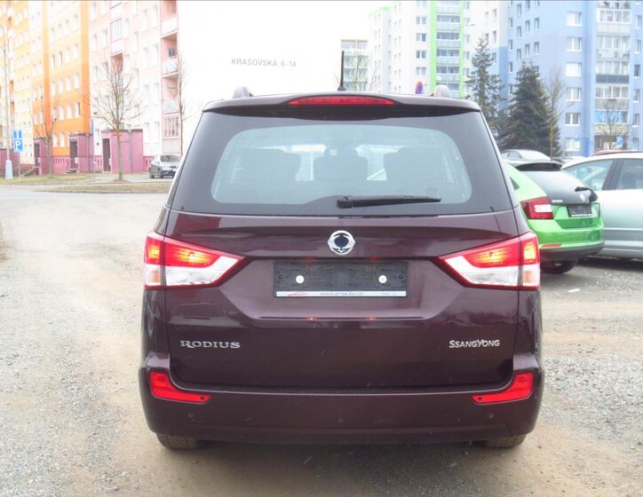 SsangYong Rodius VAN-Minibus 2,0 l 114 kw