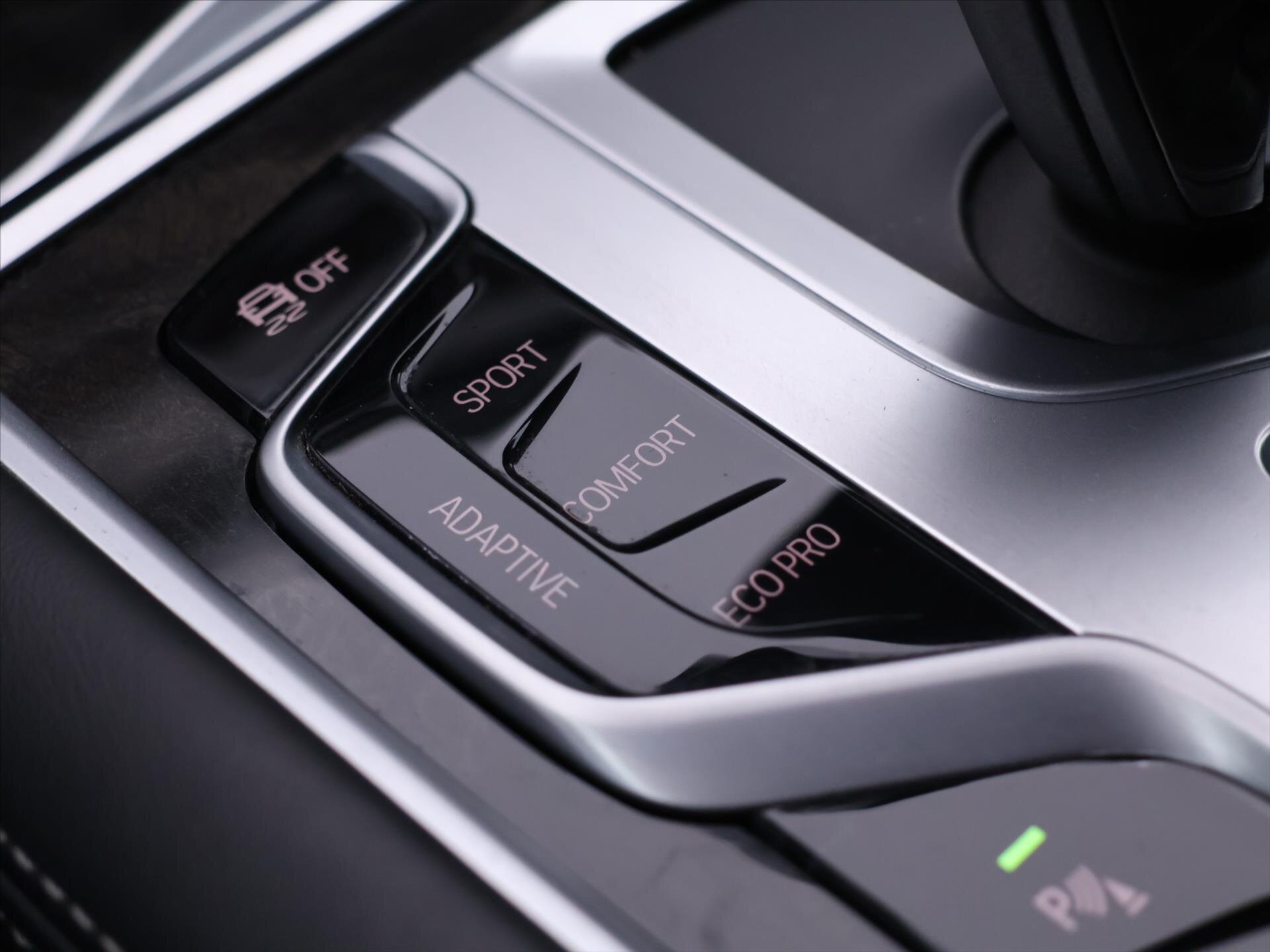 BMW Řada 7 Sedan 4,4 l 330 kw