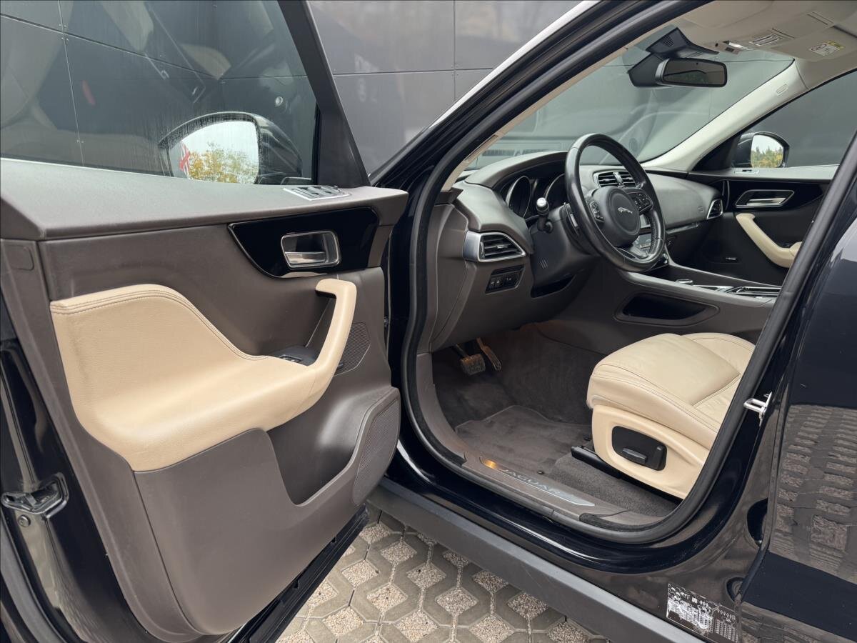Jaguar F-Pace SUV / Terénní 3,0 l 221 kw
