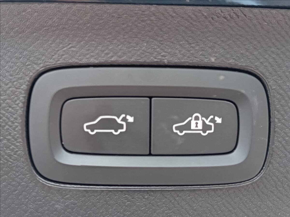 Volvo XC90 SUV / Terénní 2,0 l 173 kw