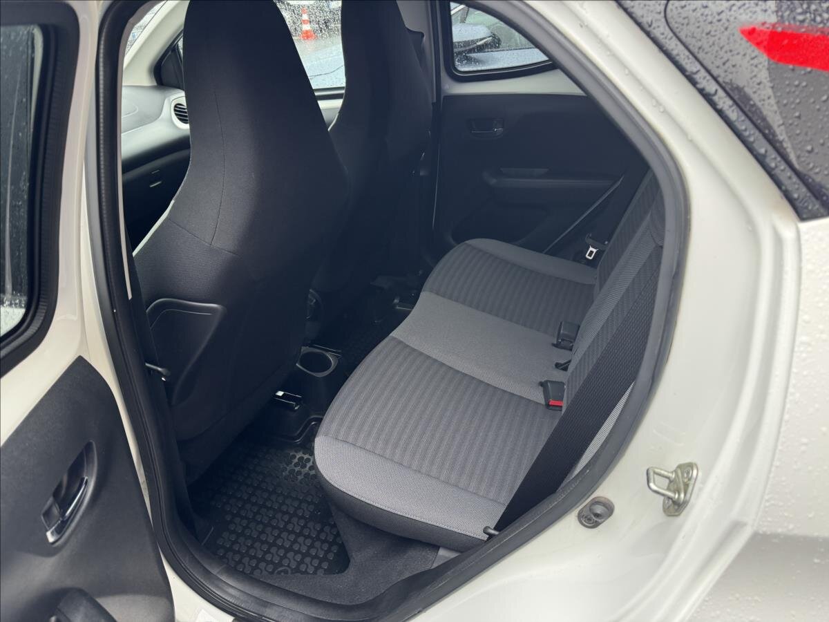 Toyota Aygo Hatchback 998,0 53 kw