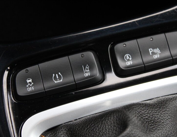 Opel Crossland X SUV / Terénní 1,2 l 81 kw