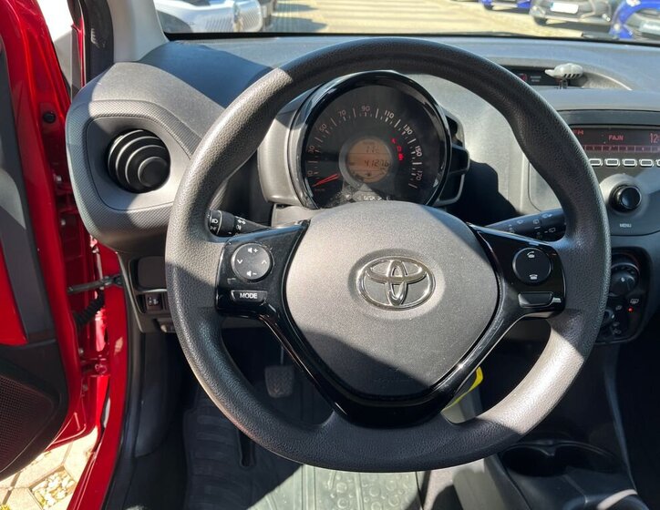 Toyota Aygo Hatchback 998,0 53 kw