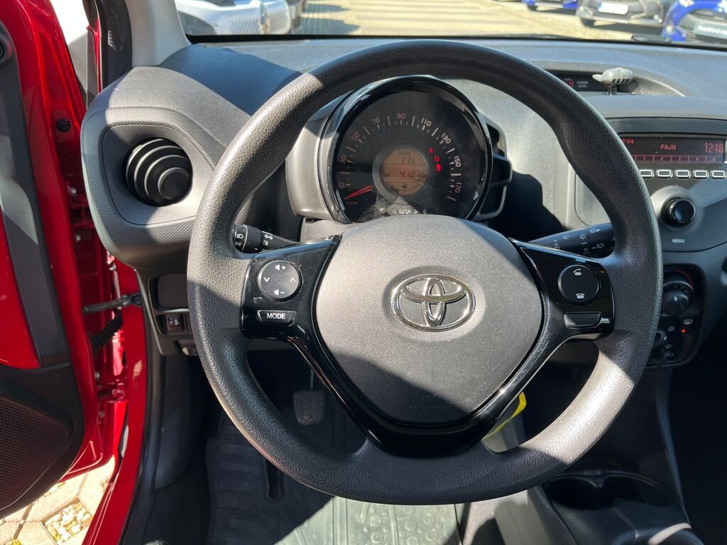 Toyota Aygo Hatchback 998,0 53 kw