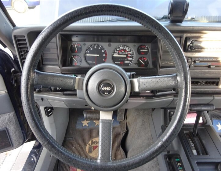 Jeep Cherokee SUV 4,0 l 136 kw