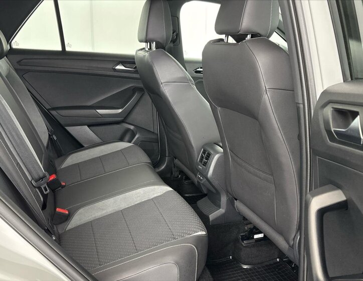 Volkswagen T-Roc SUV / Terénní 2,0 l 221 kw