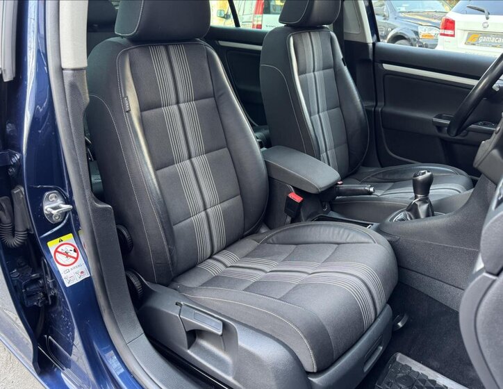 Volkswagen Golf Kombi 1,6 l 77 kw