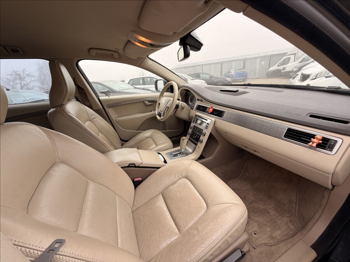 Volvo XC70 Kombi 2,4 l 151 kw