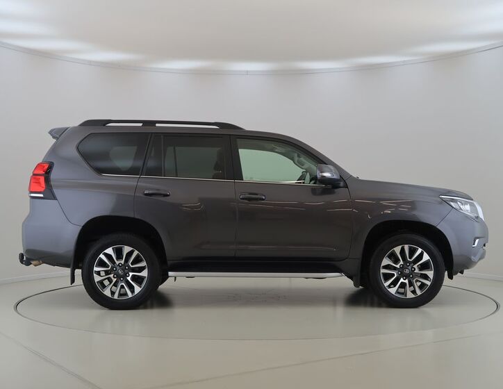 Toyota Land Cruiser 4