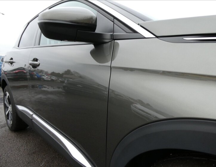 Peugeot 3008 SUV 1,6 l 121 kw