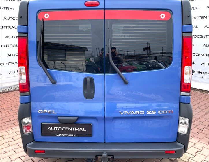 Opel Vivaro MPV 2,5 l 107 kw