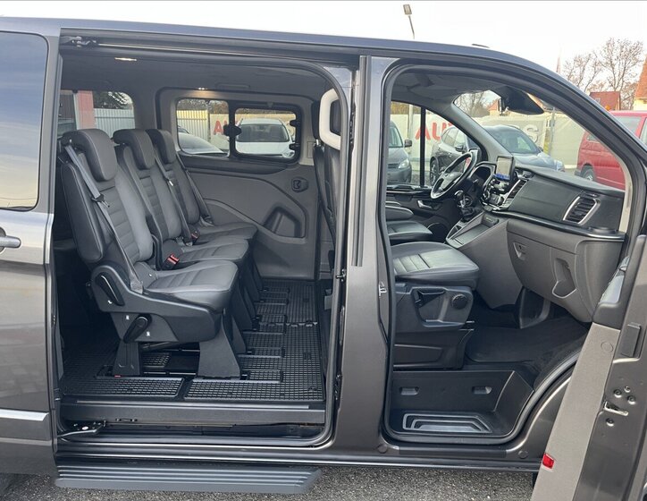 Ford Tourneo Custom 23