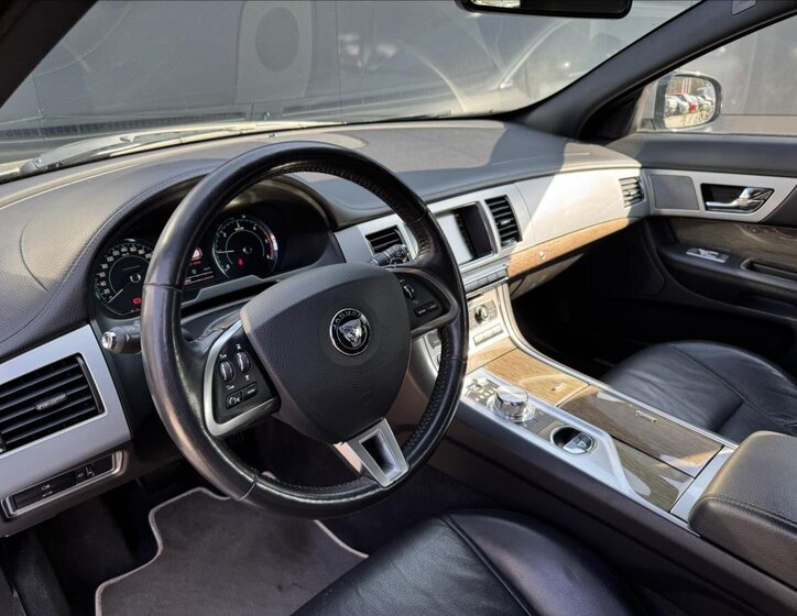 Jaguar XF Kombi 2,2 l 120 kw