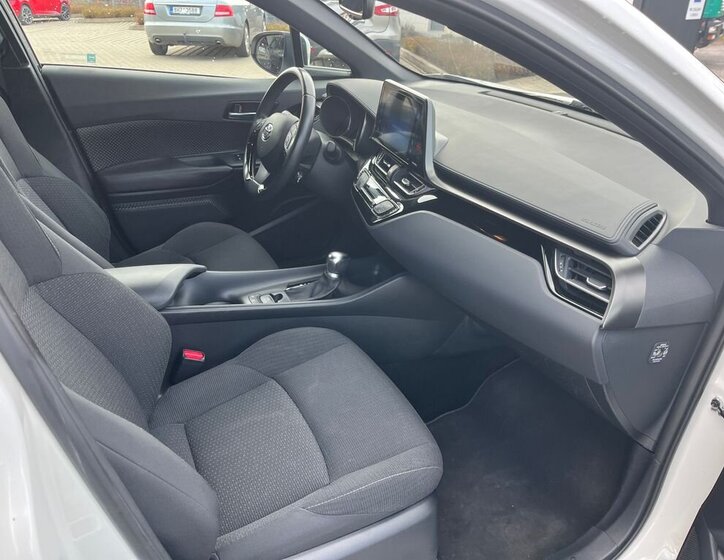 Toyota C-HR SUV / Terénní 1,8 l 72 kw