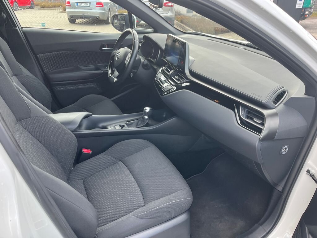 Toyota C-HR SUV / Terénní 1,8 l 72 kw