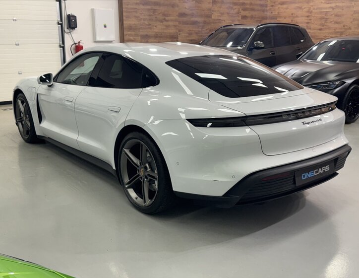 Porsche Taycan 3