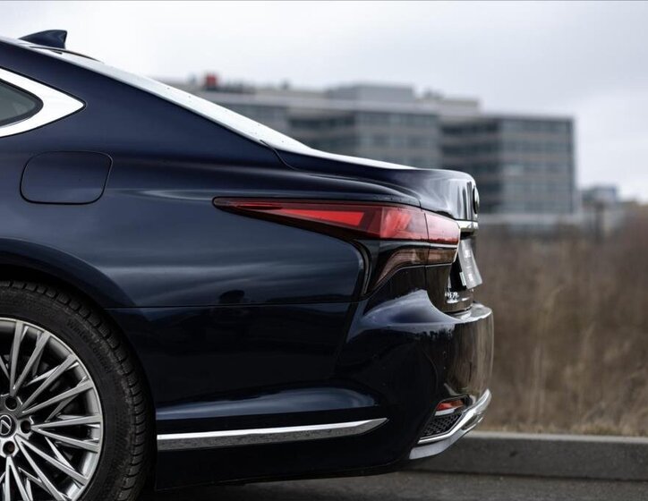 Lexus LS 500h Sedan / Limuzína 3,5 l 264 kw