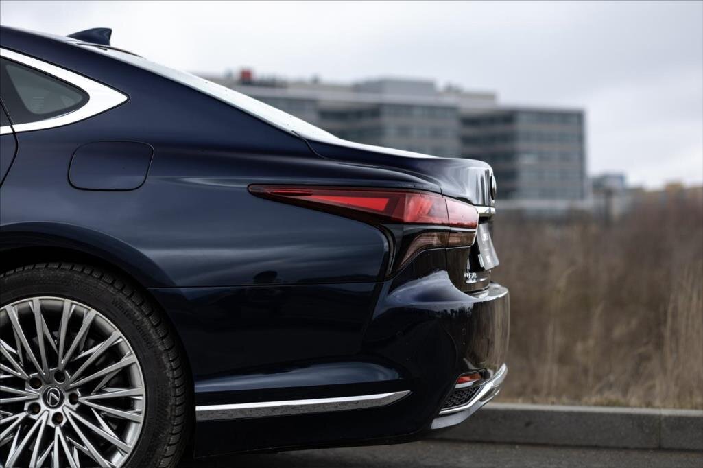 Lexus LS 500h Sedan / Limuzína 3,5 l 264 kw