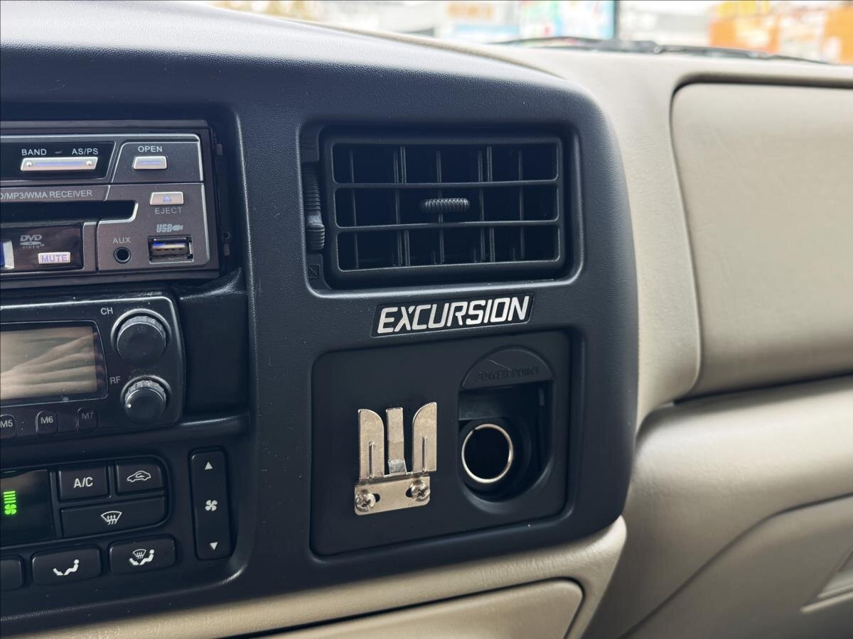 Ford Excursion SUV / Terénní 6,0 l 239 kw