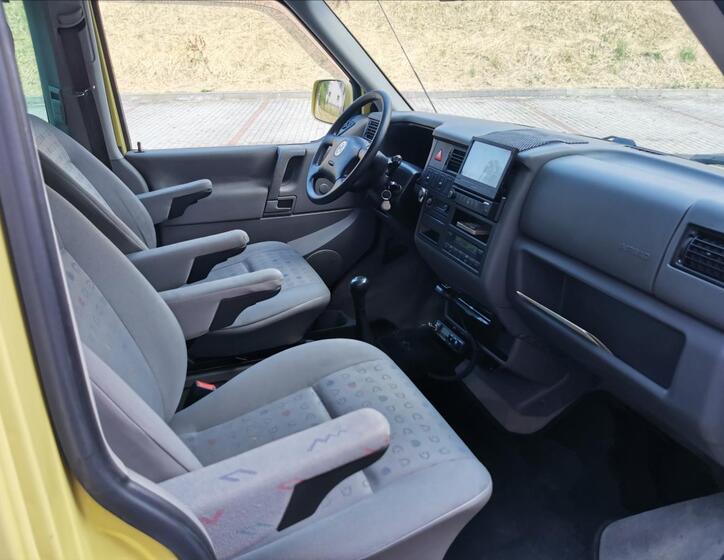 Volkswagen Multivan 14