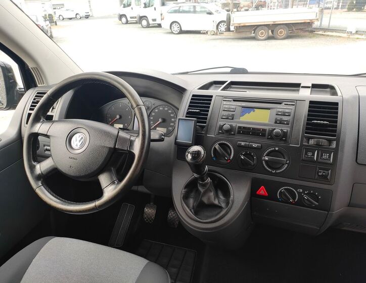 Volkswagen Multivan 11
