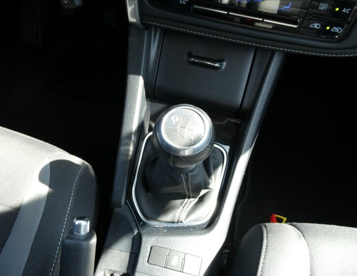 Toyota Auris Kombi 1,3 l 73 kw