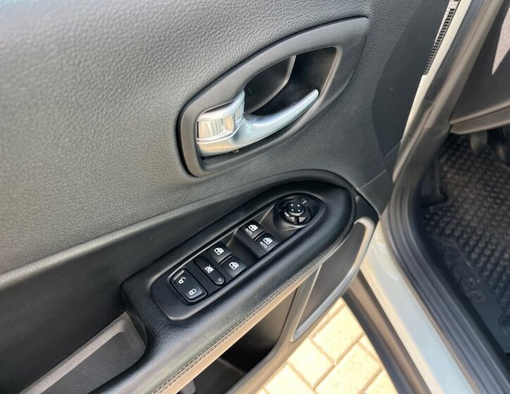 Jeep Compass SUV / Terénní 1,3 l 96 kw