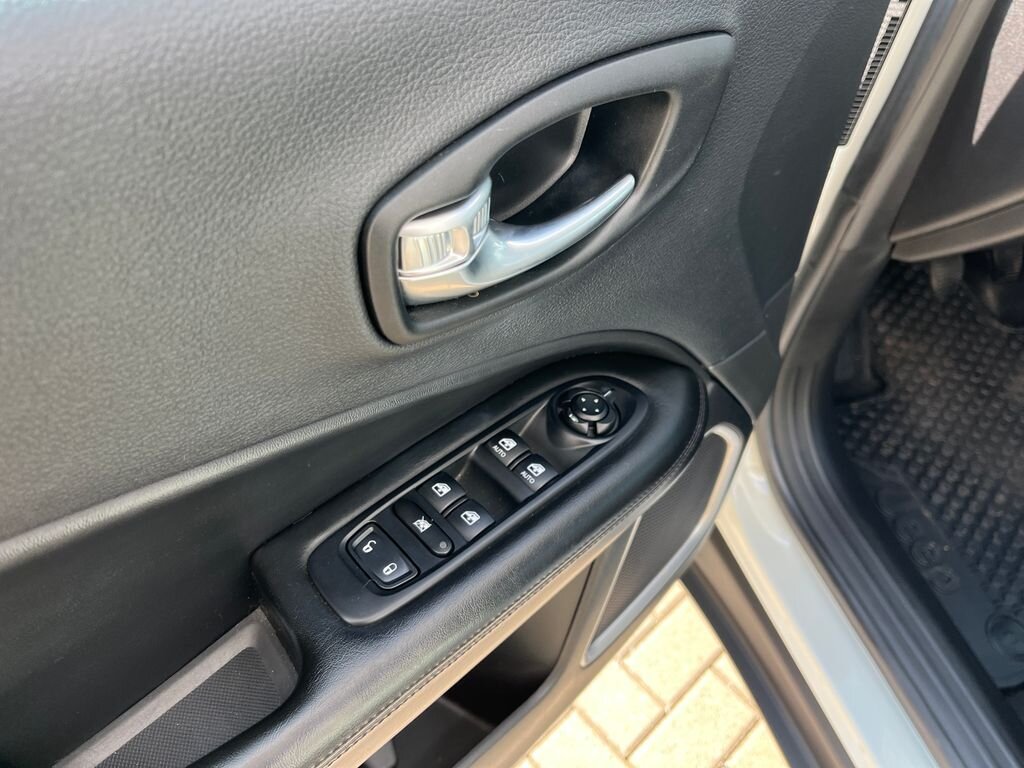 Jeep Compass SUV / Terénní 1,3 l 96 kw