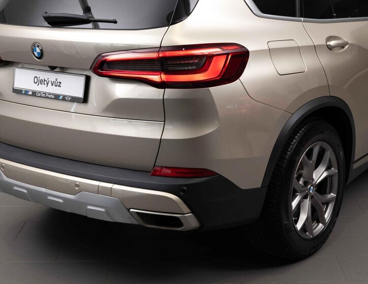 BMW X5 SUV 3,0 l 250 kw