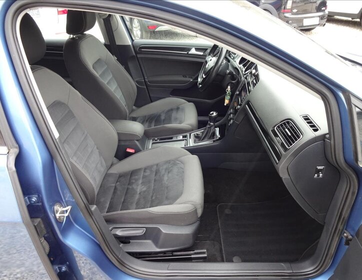 Volkswagen Golf Kombi 1,6 l 77 kw