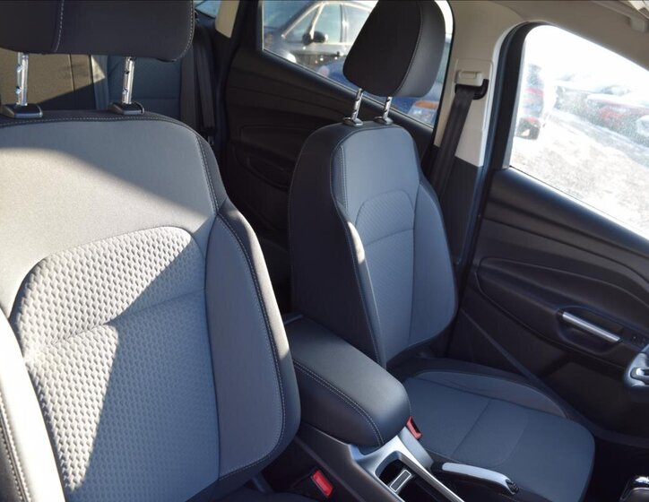 Ford Kuga SUV 1,5 l 88 kw