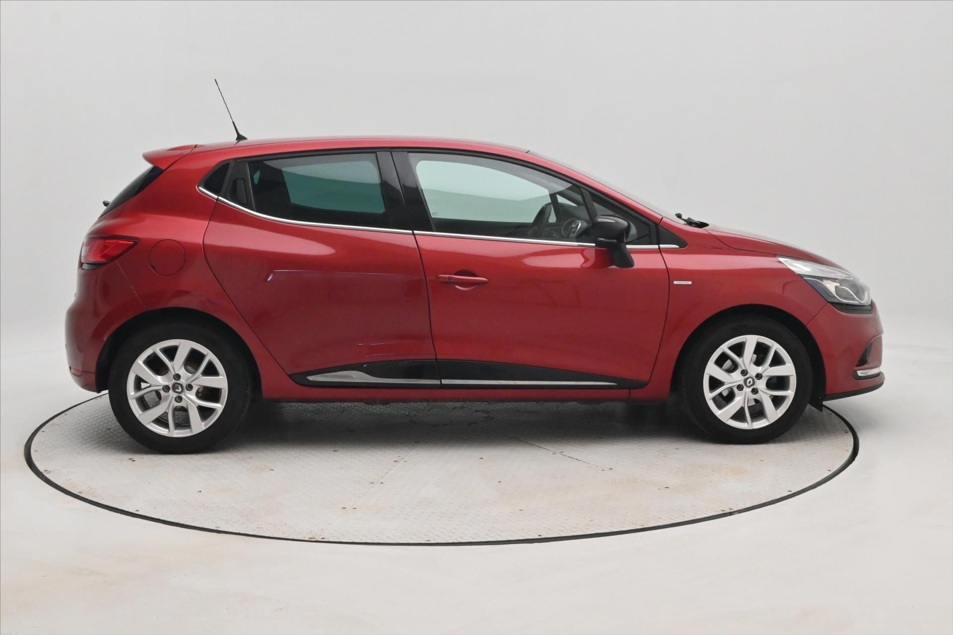 Renault Clio Hatchback 898,0 66 kw