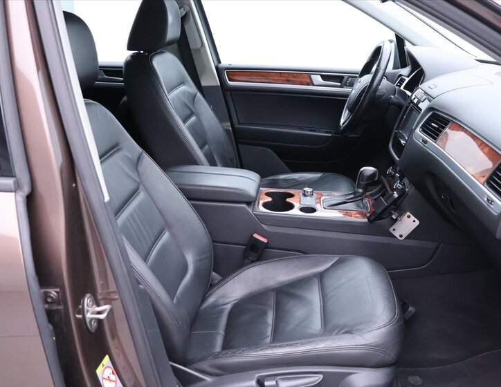 Volkswagen Touareg SUV / Terénní 3,0 l 180 kw