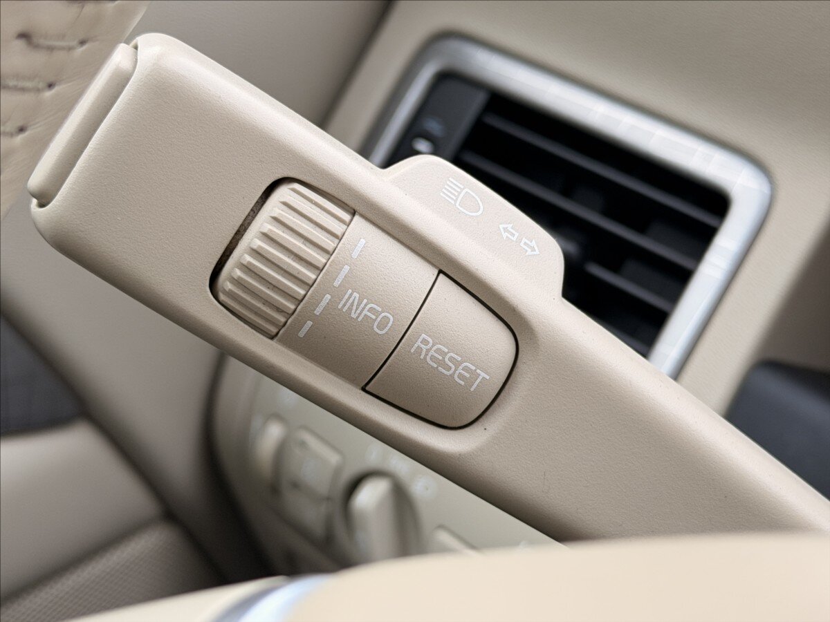 Volvo XC70 Kombi 2,4 l 151 kw