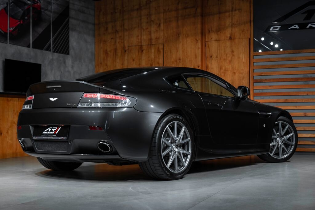 Aston Martin V8 Vantage Kupé 4,7 l 313 kw