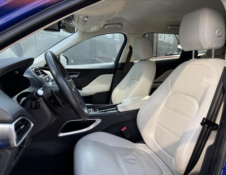 Jaguar F-Pace SUV / Terénní 2,0 l 132 kw
